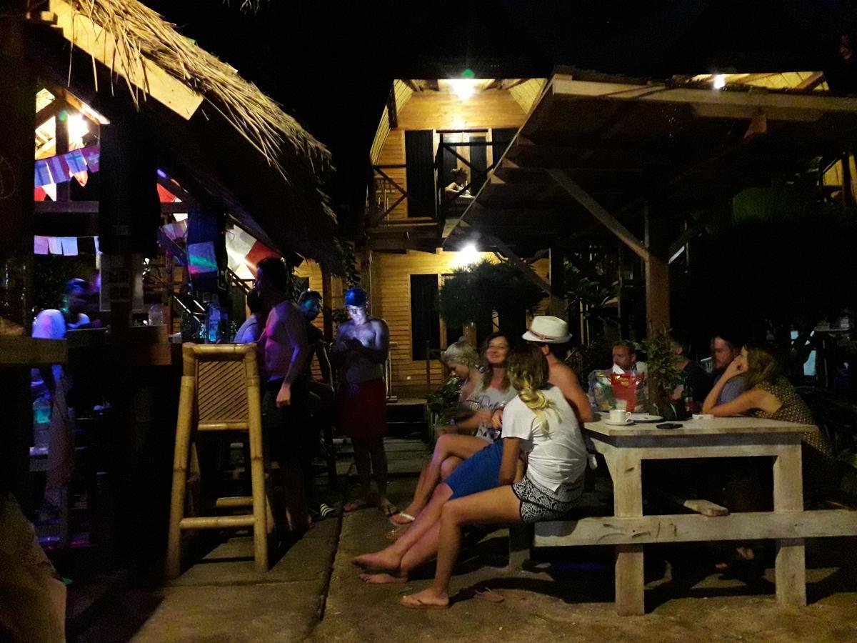 Deep House Bungalows Gili Trawangan Esterno foto